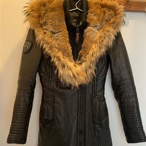 Fur lined hood a little worn left side, not apparent when zipped up (see photo).